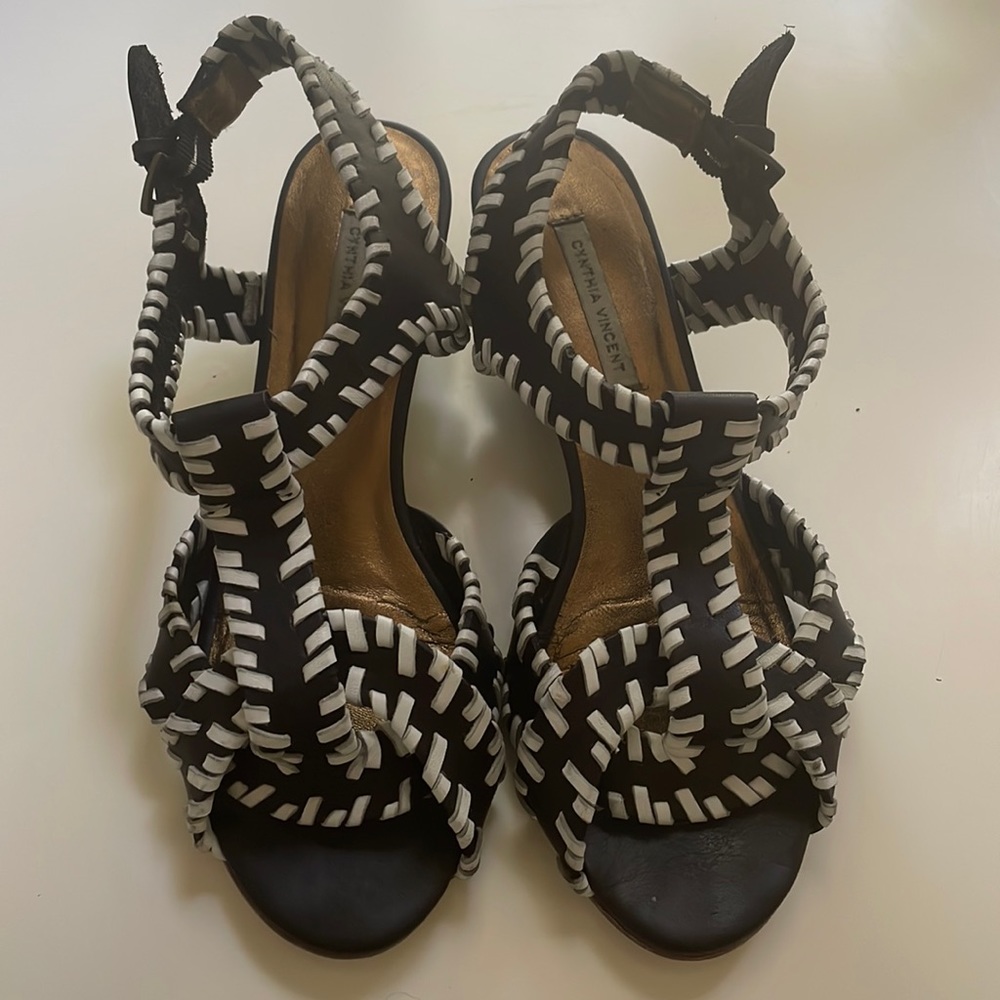 Cynthia Vincent Maya Wedge Sandal Black & White - Size 8